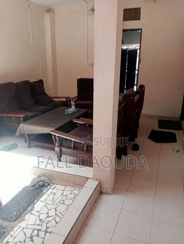 4chbre Villa dans Région de Dakar à Vendre