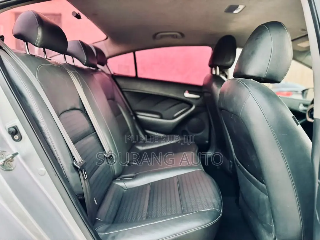 Kia K3 Base 2018 Gris
