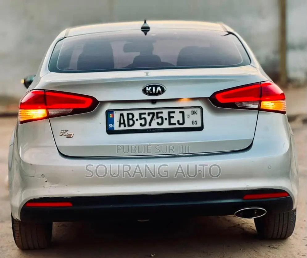 Kia K3 Base 2018 Gris