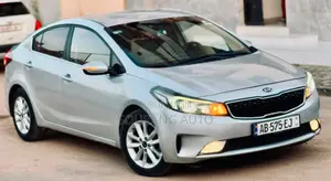 Kia K3 Base 2018 Gris