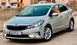 Kia K3 Base 2018 Gris