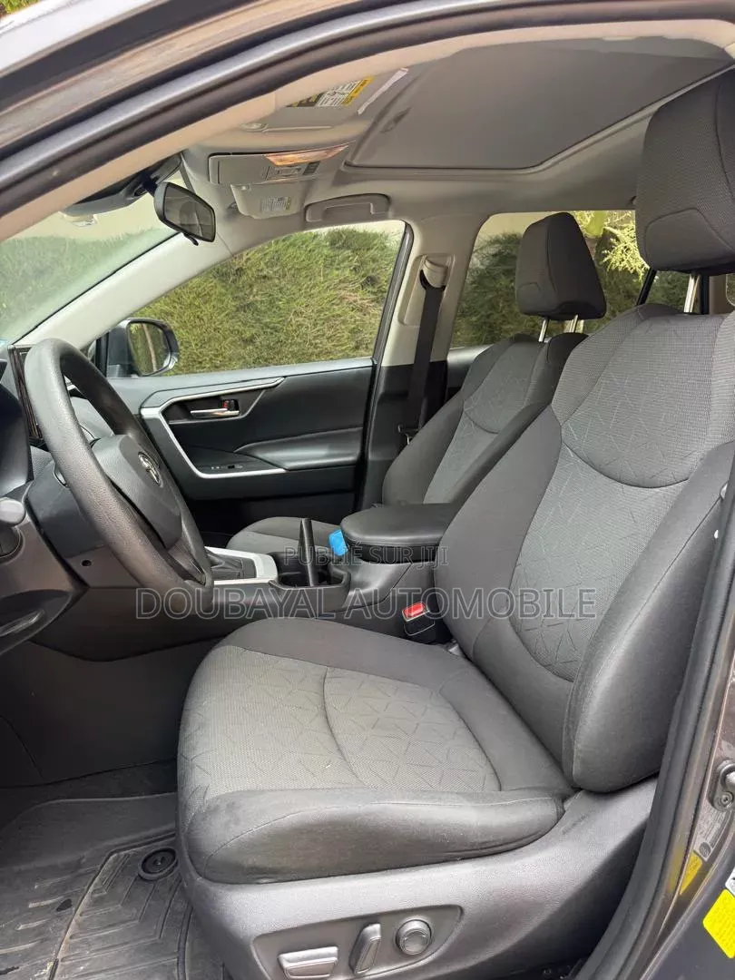 Toyota RAV4 2021 Gris