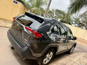 Toyota RAV4 2021 Gris