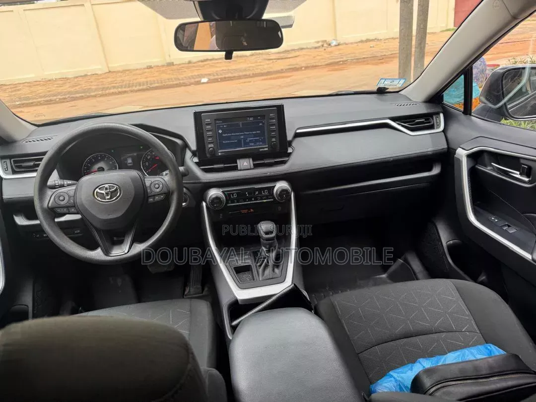 Toyota RAV4 2021 Gris