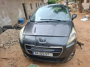 Peugeot 5008 2017 Gris
