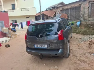 Peugeot 5008 2017 Gris