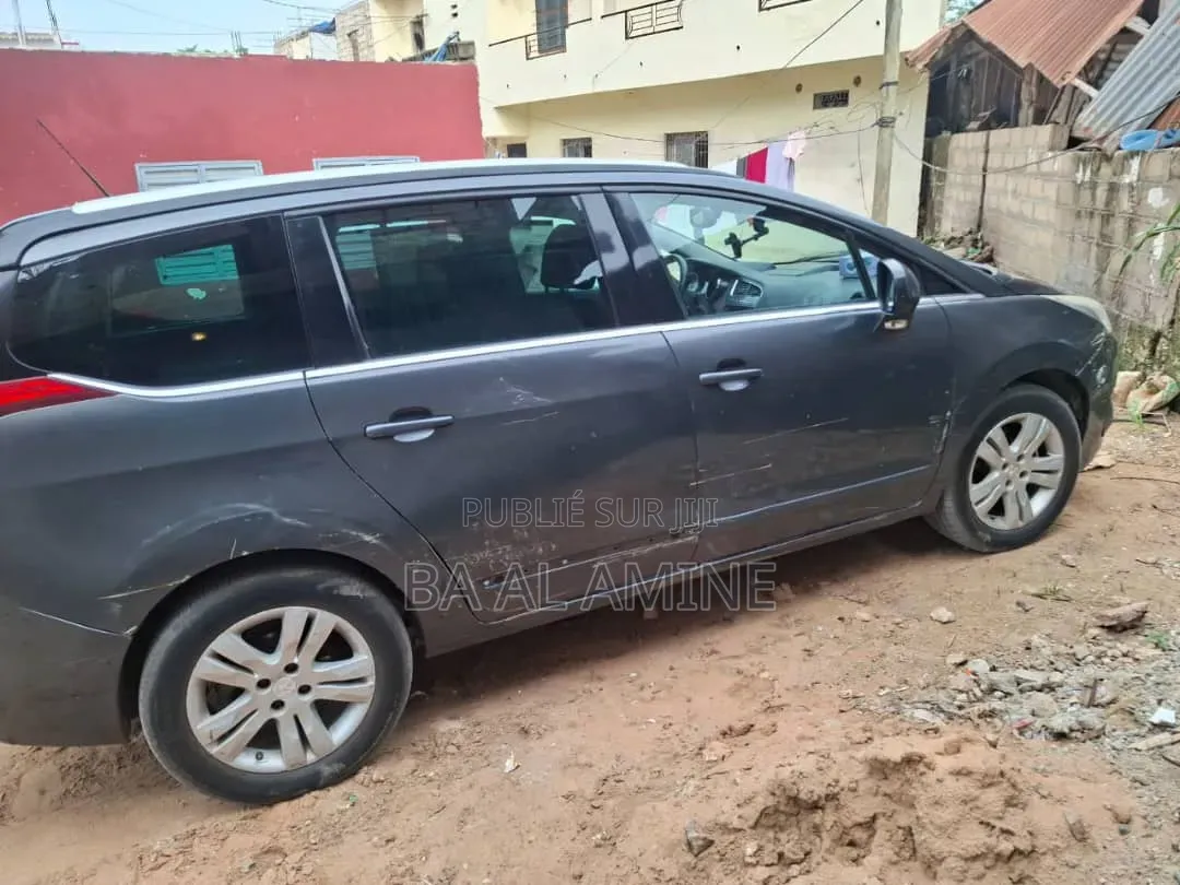 Peugeot 5008 2017 Gris