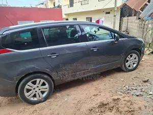 Peugeot 5008 2017 Gris