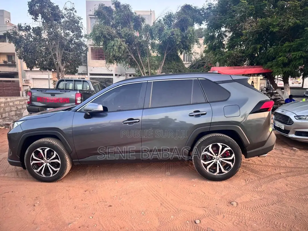 Toyota RAV4 LE AWD 2023 Gris