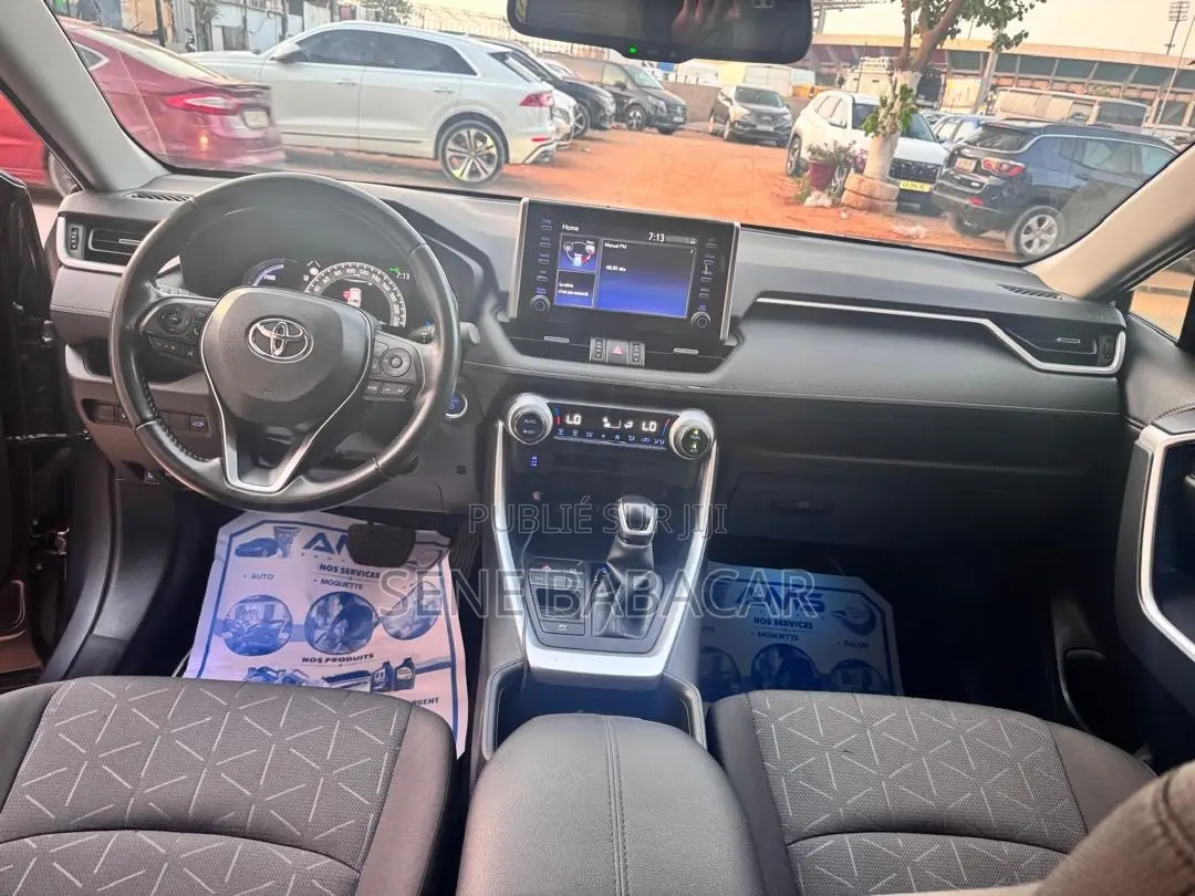Toyota RAV4 LE AWD 2023 Gris