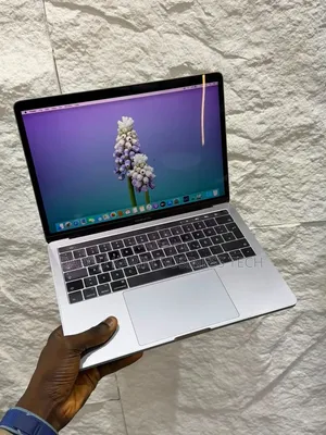 Nouveau Apple MacBook Pro 2017 8GB Intel Core i5 SSD 256GB