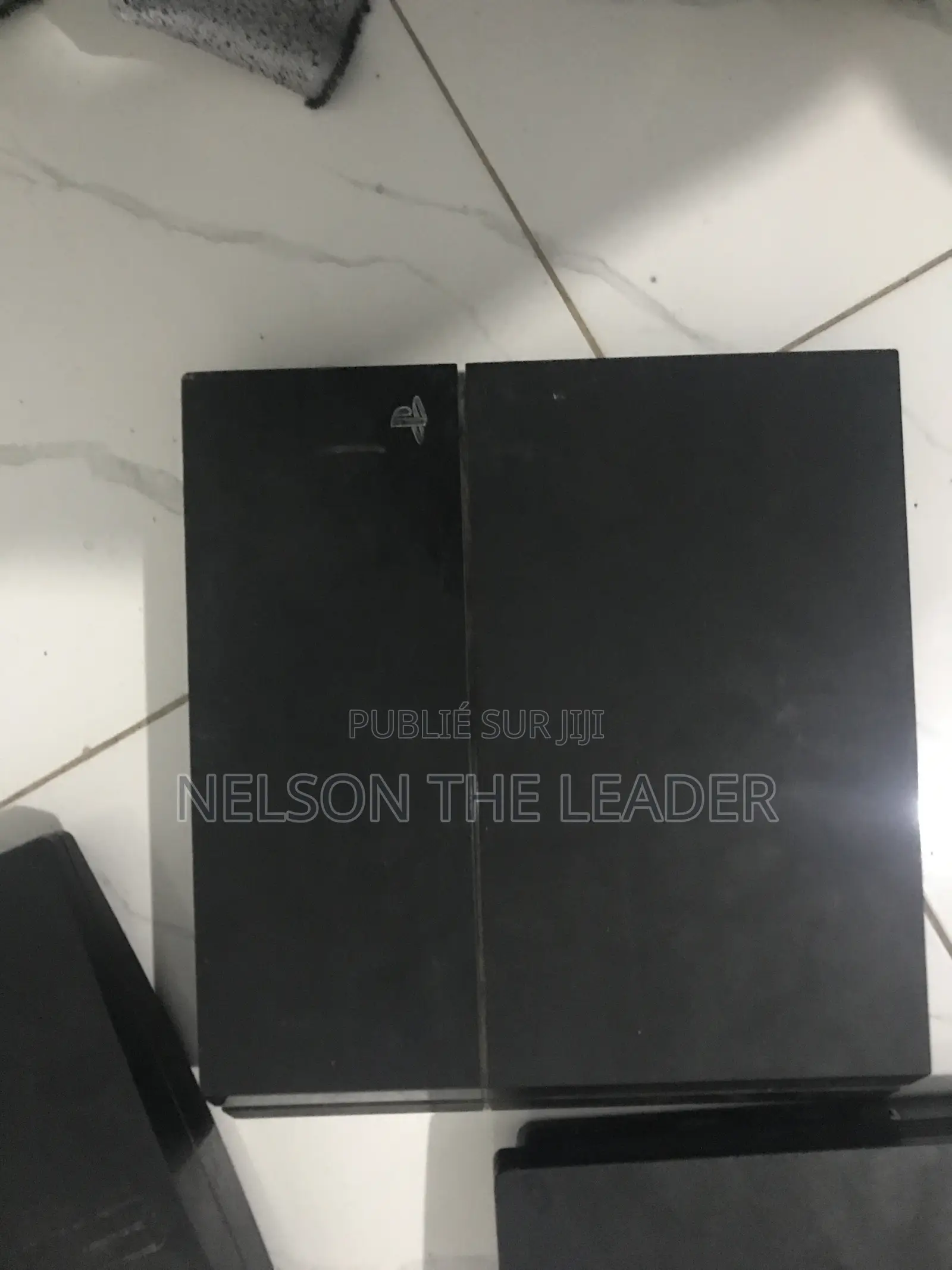 Ps3 Et Ps4 À Vendre ! Les Deux À 100.000franc