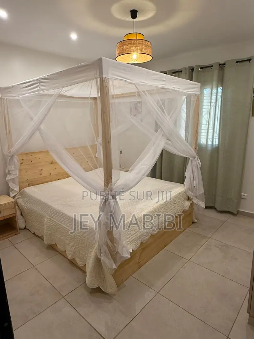 Meublé 3chbre Villa dans Thiès Sud à Louer