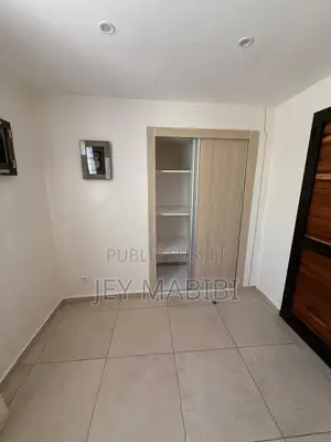 Meublé 3chbre Villa dans Thiès Sud à Louer