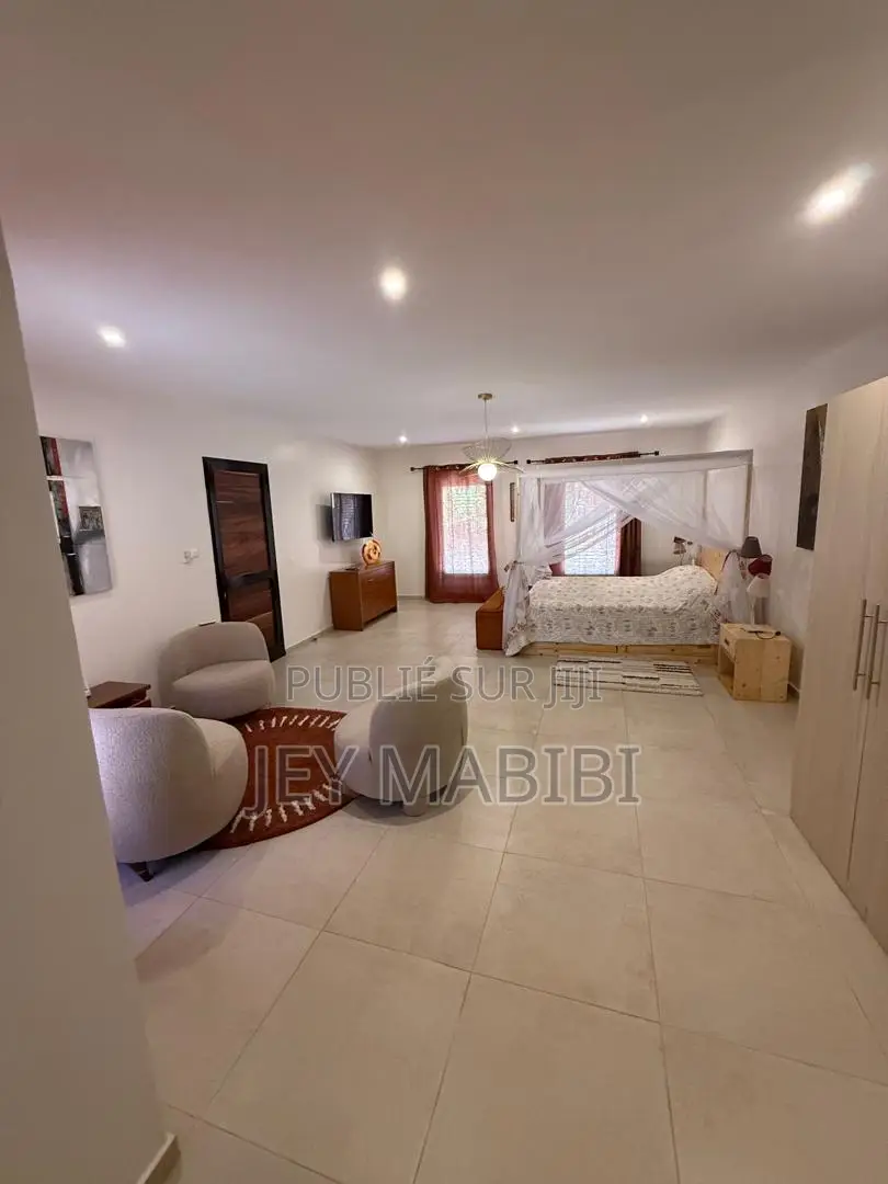 Meublé 3chbre Villa dans Thiès Sud à Louer