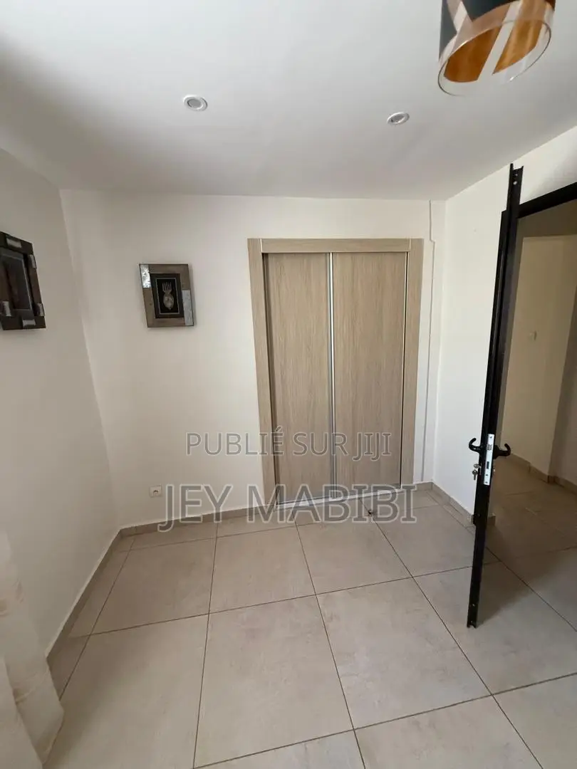 Meublé 3chbre Villa dans Thiès Sud à Louer