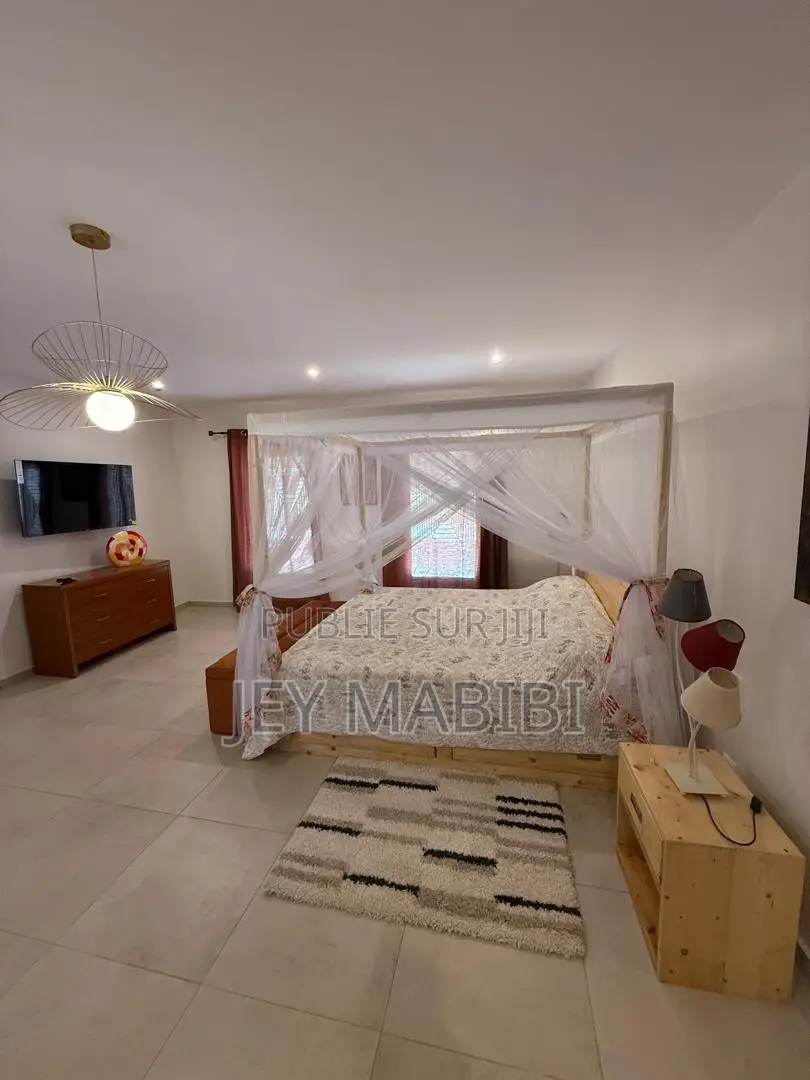 Meublé 3chbre Villa dans Thiès Sud à Louer