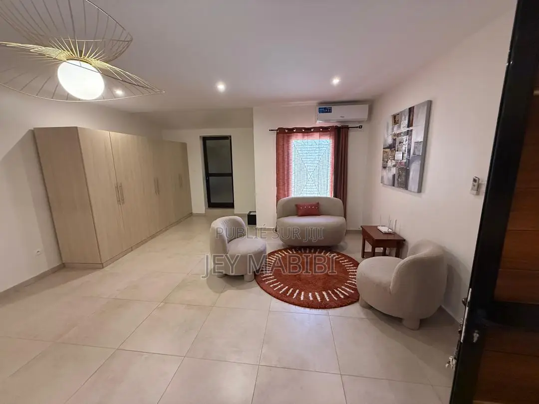 Meublé 3chbre Villa dans Thiès Sud à Louer