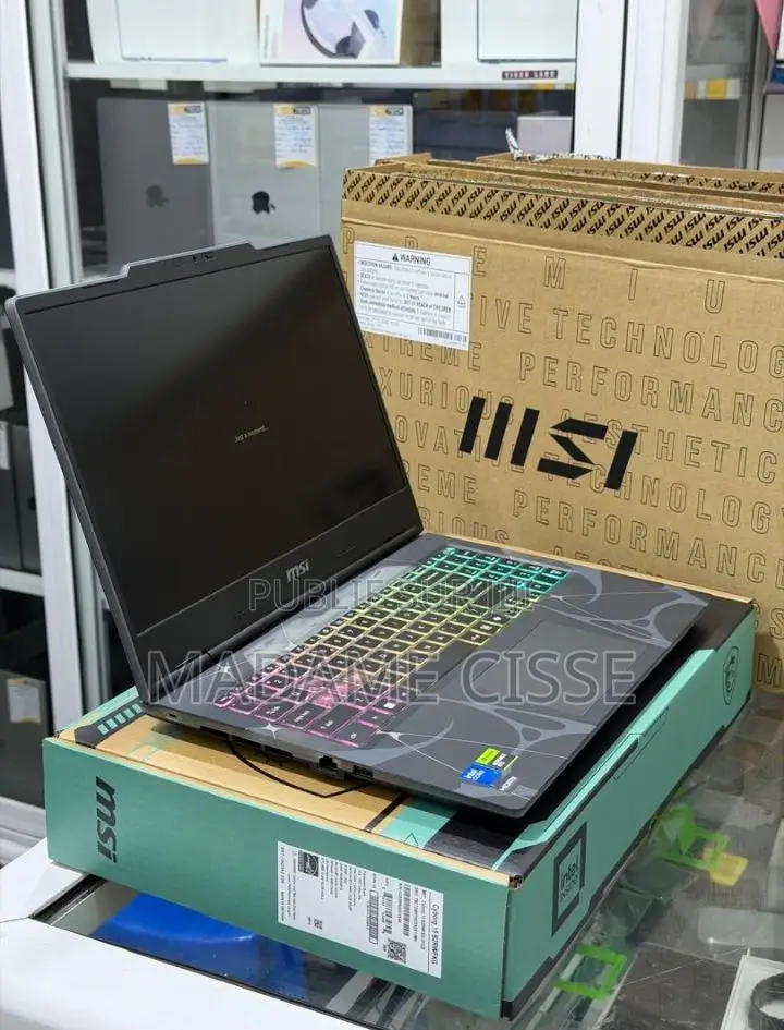 Nouveau Ordinateur portable MSI Cyborg 15 16GB Intel Core i7 SSD 512GB