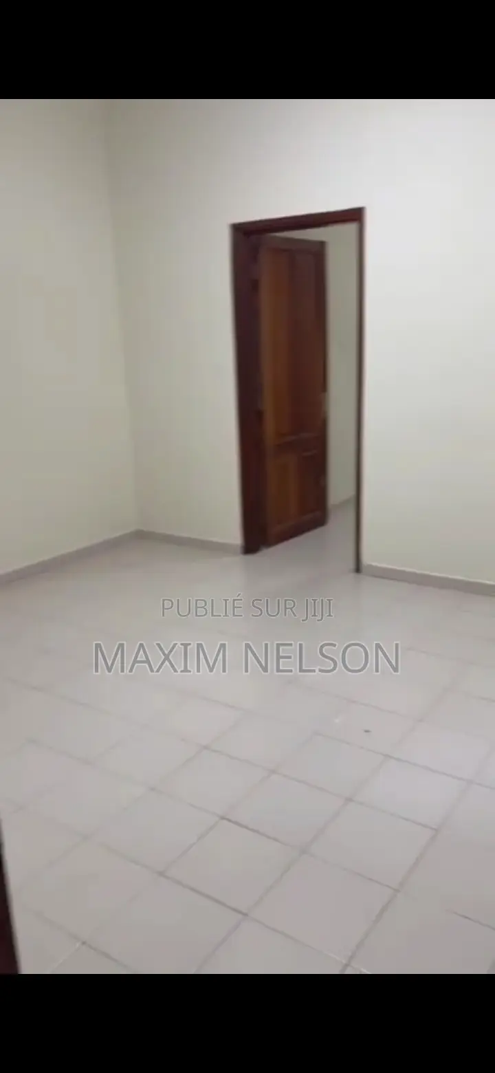 1chbre Studio dans Yoff à Louer