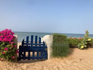 Meublé 6chbre Villa dans Somone, Thiès Sud à Vendre