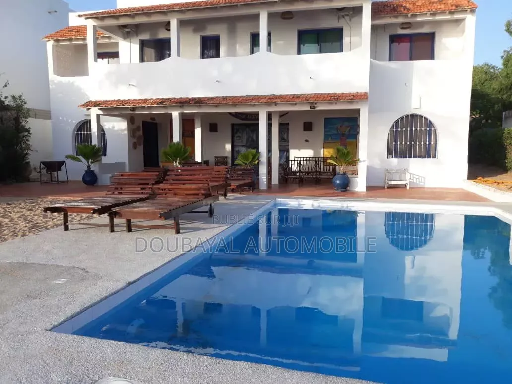 Meublé 6chbre Villa dans Somone, Thiès Sud à Vendre