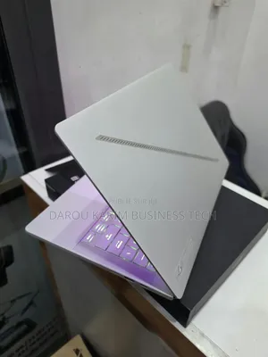 Nouveau Asus ROG Zephyrus G14 16GB AMD Ryzen 9 SSD 1T