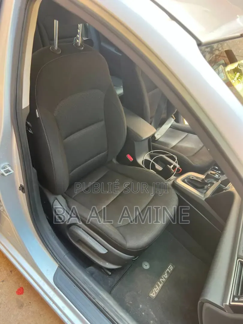 Hyundai Elantra 2018 Gris