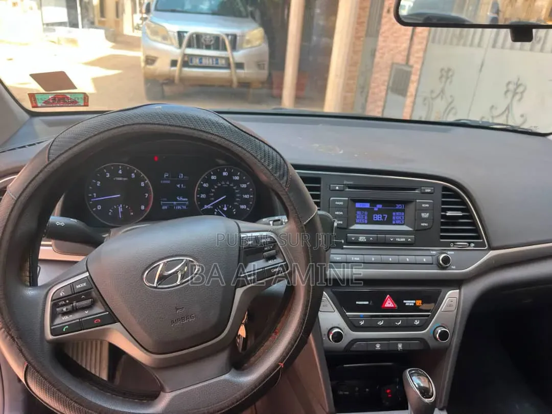 Hyundai Elantra 2018 Gris
