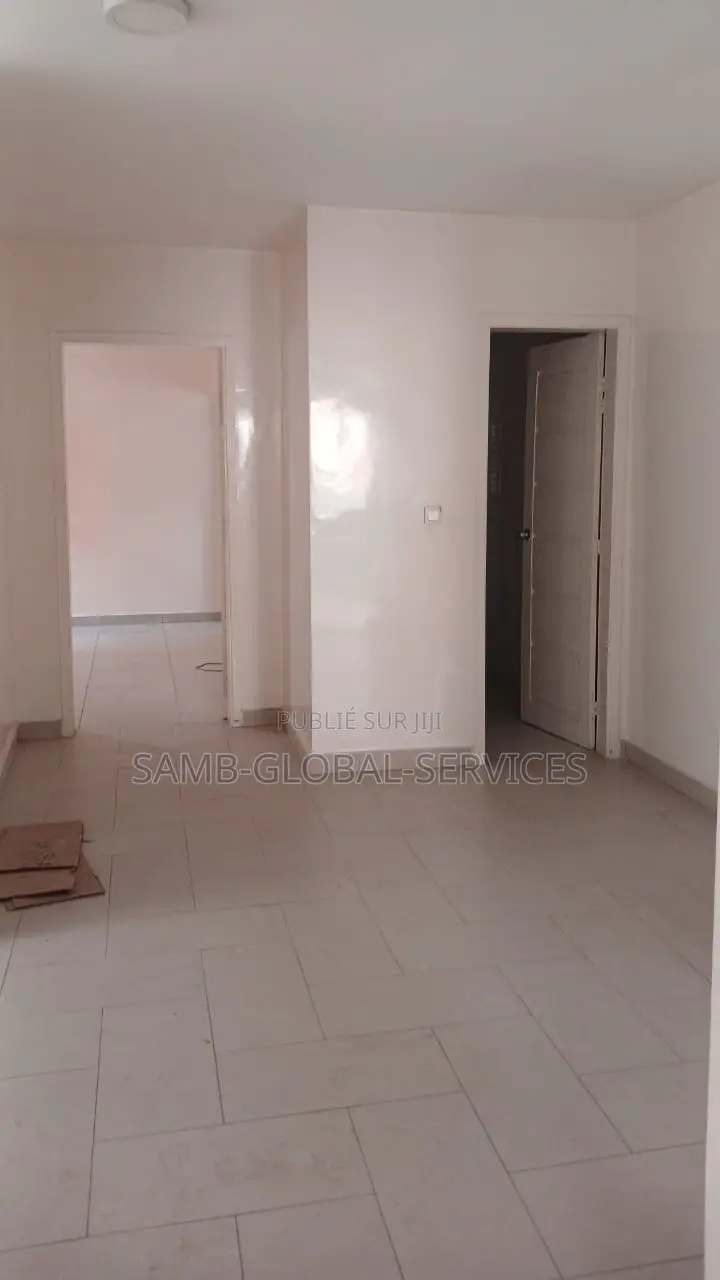 2chbre Appartement dans Yoff à Louer