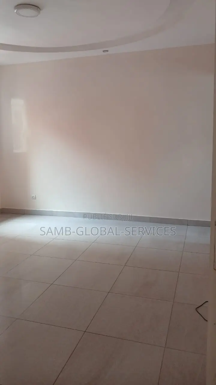 2chbre Appartement dans Yoff à Louer