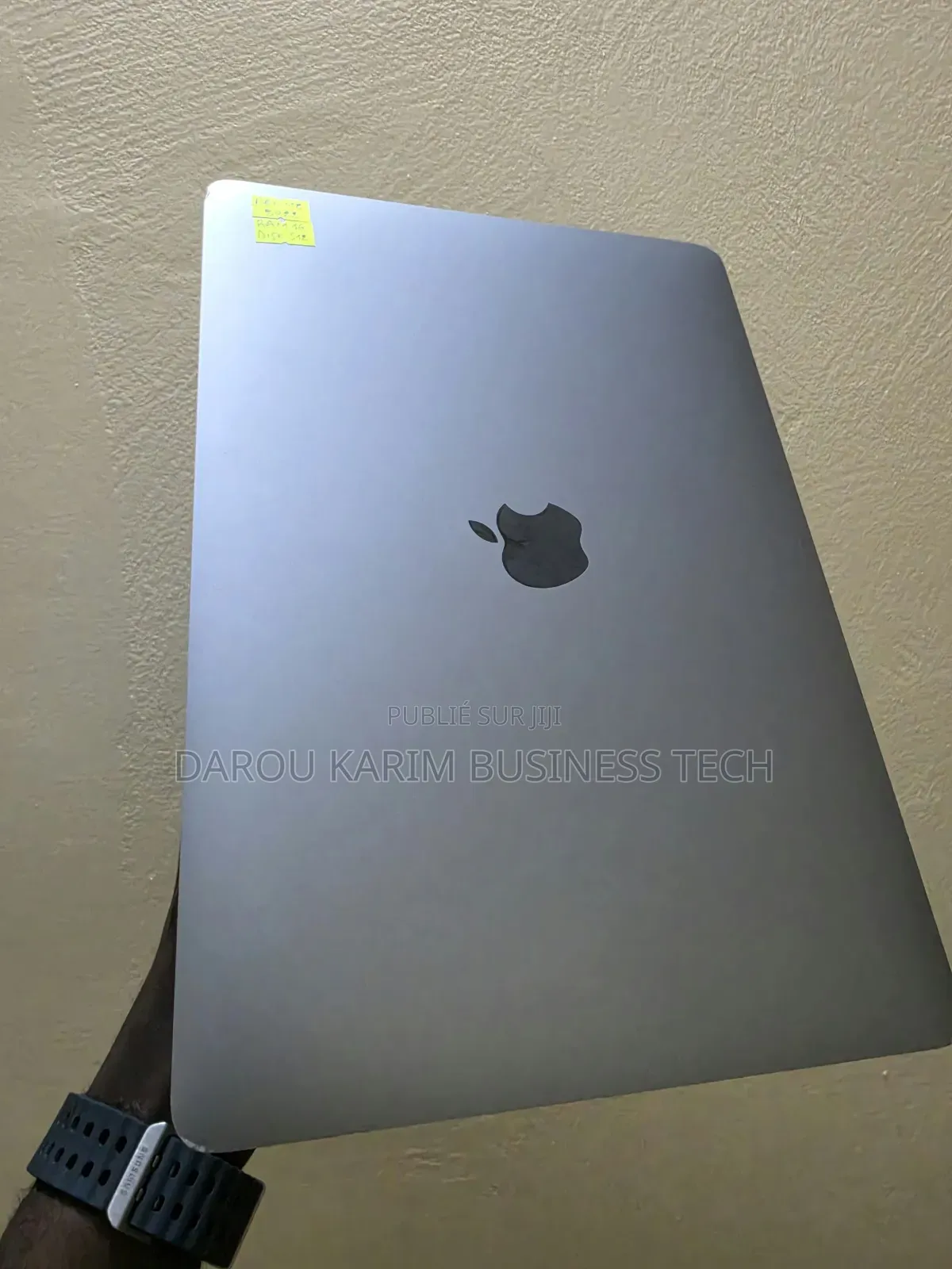 Nouveau Apple MacBook Pro 2022 M2 16GB Apple M2 SSD 512GB