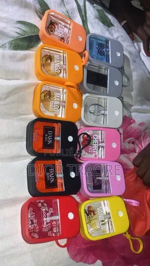 Vente De Parfum, d'Huile Et Des Habits