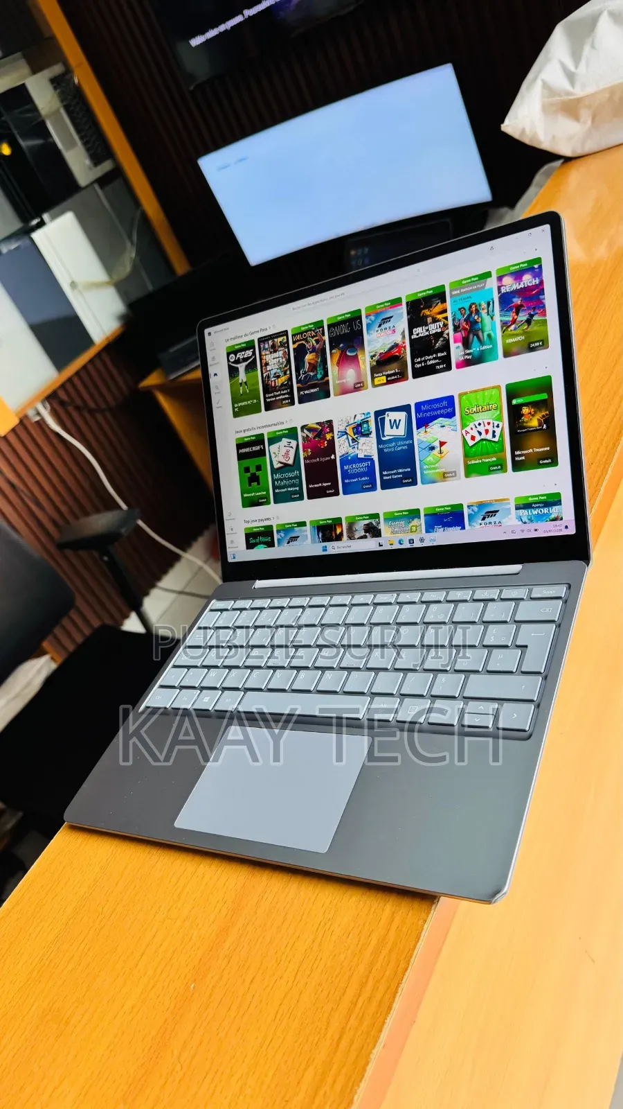 Nouveau Microsoft Surface Laptop Go 8GB AMD Ryzen 5 SSD 512GB