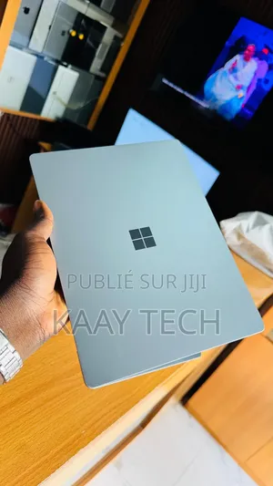 Nouveau Microsoft Surface Laptop Go 8GB AMD Ryzen 5 SSD 512GB