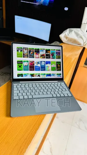 Nouveau Microsoft Surface Laptop Go 8GB AMD Ryzen 5 SSD 512GB