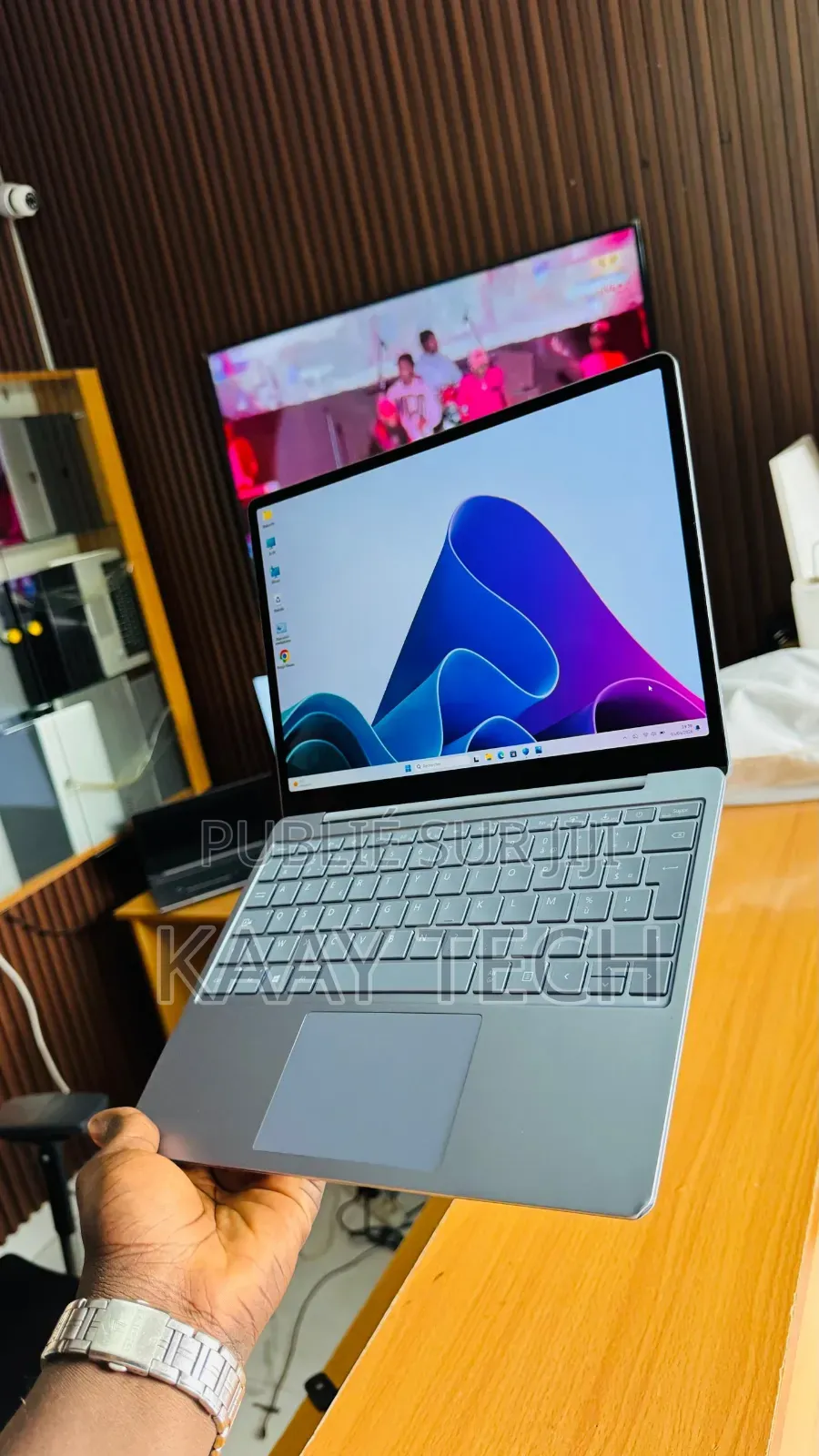 Nouveau Microsoft Surface Laptop Go 8GB AMD Ryzen 5 SSD 512GB