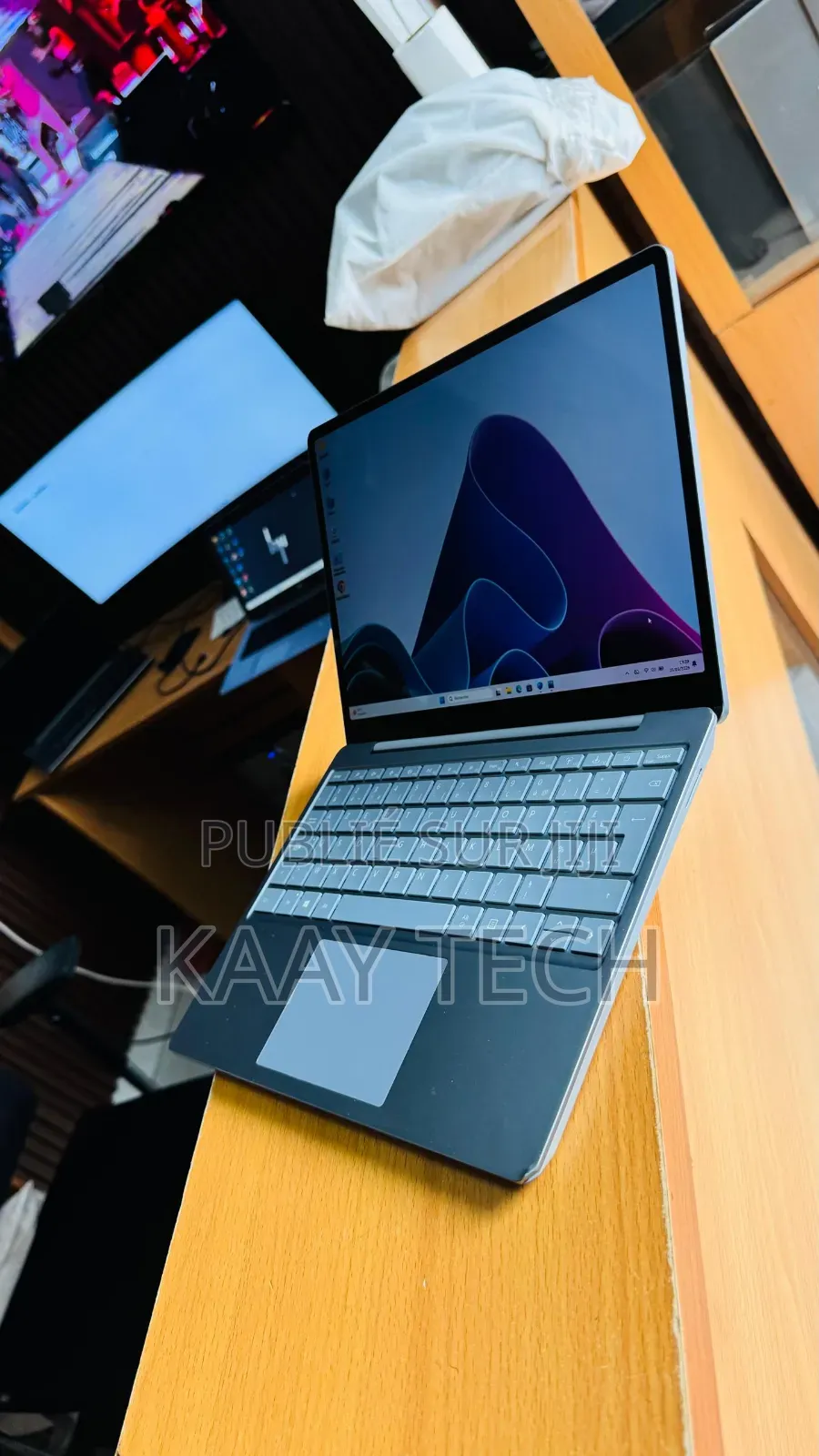 Nouveau Microsoft Surface Laptop Go 8GB AMD Ryzen 5 SSD 512GB