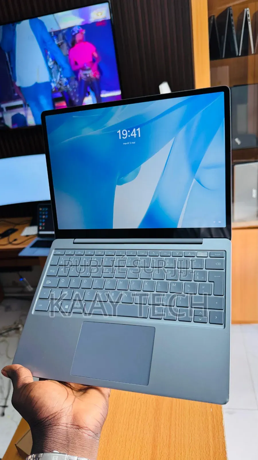 Nouveau Microsoft Surface Laptop Go 8GB AMD Ryzen 5 SSD 512GB