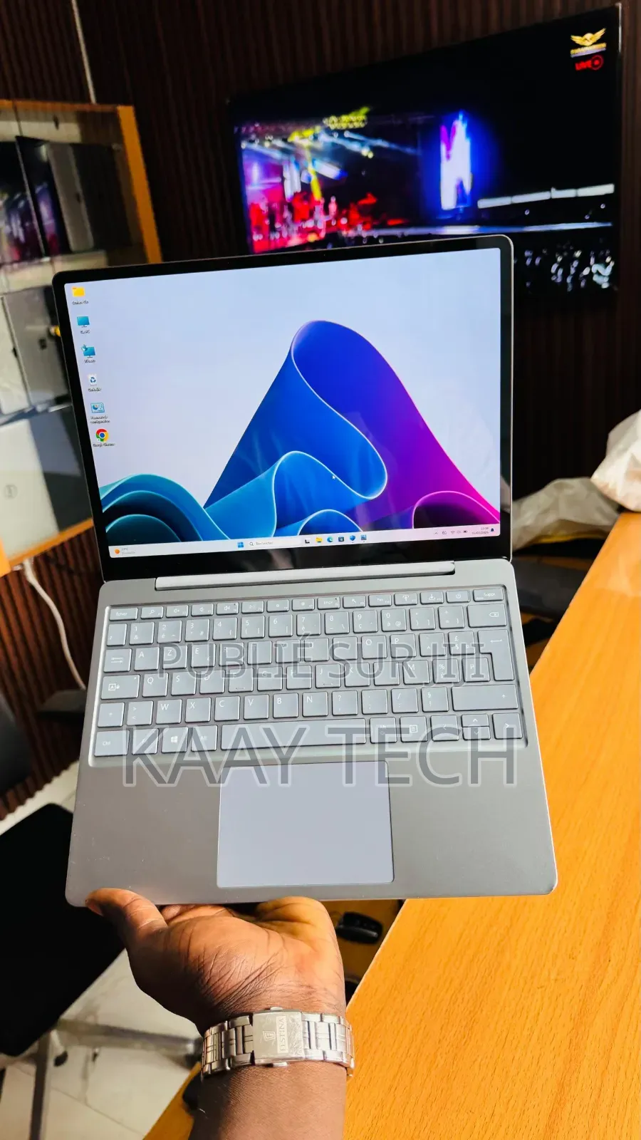 Nouveau Microsoft Surface Laptop Go 8GB AMD Ryzen 5 SSD 512GB