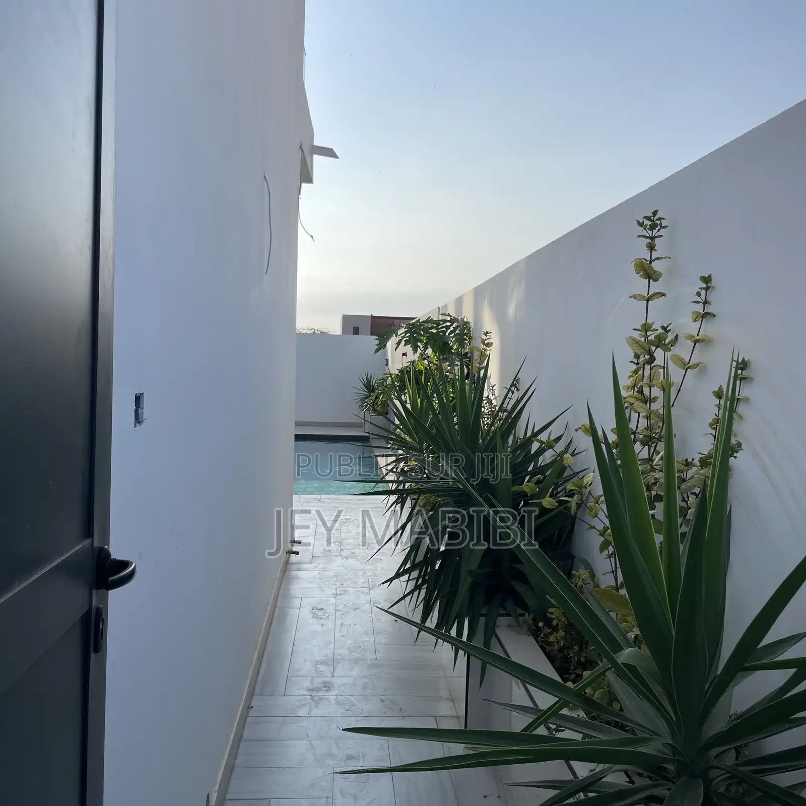 Meublé 4chbre Villa dans Thiès Sud à Vendre