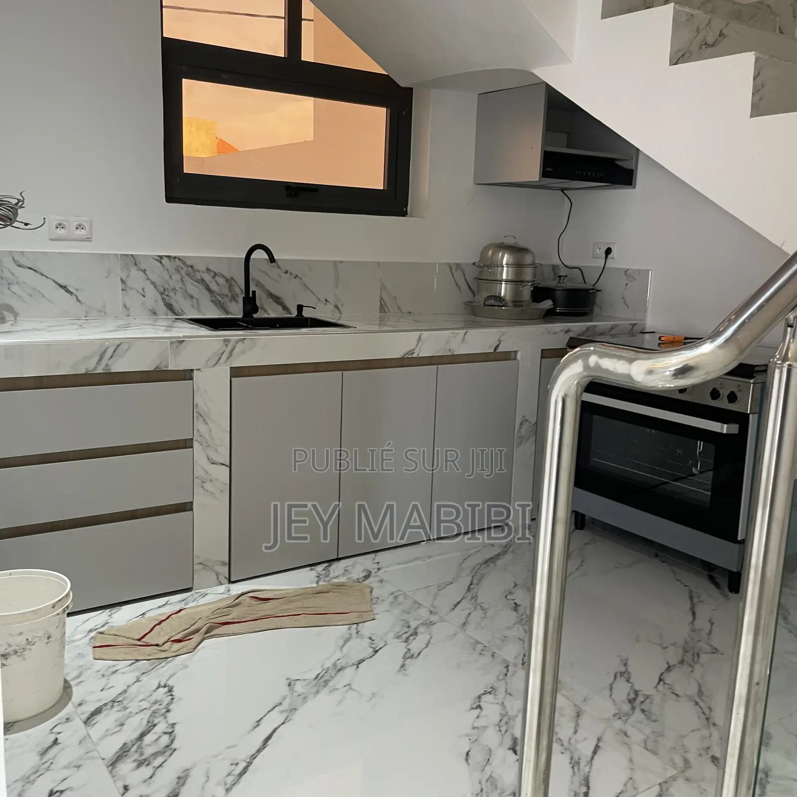 Meublé 4chbre Villa dans Thiès Sud à Vendre