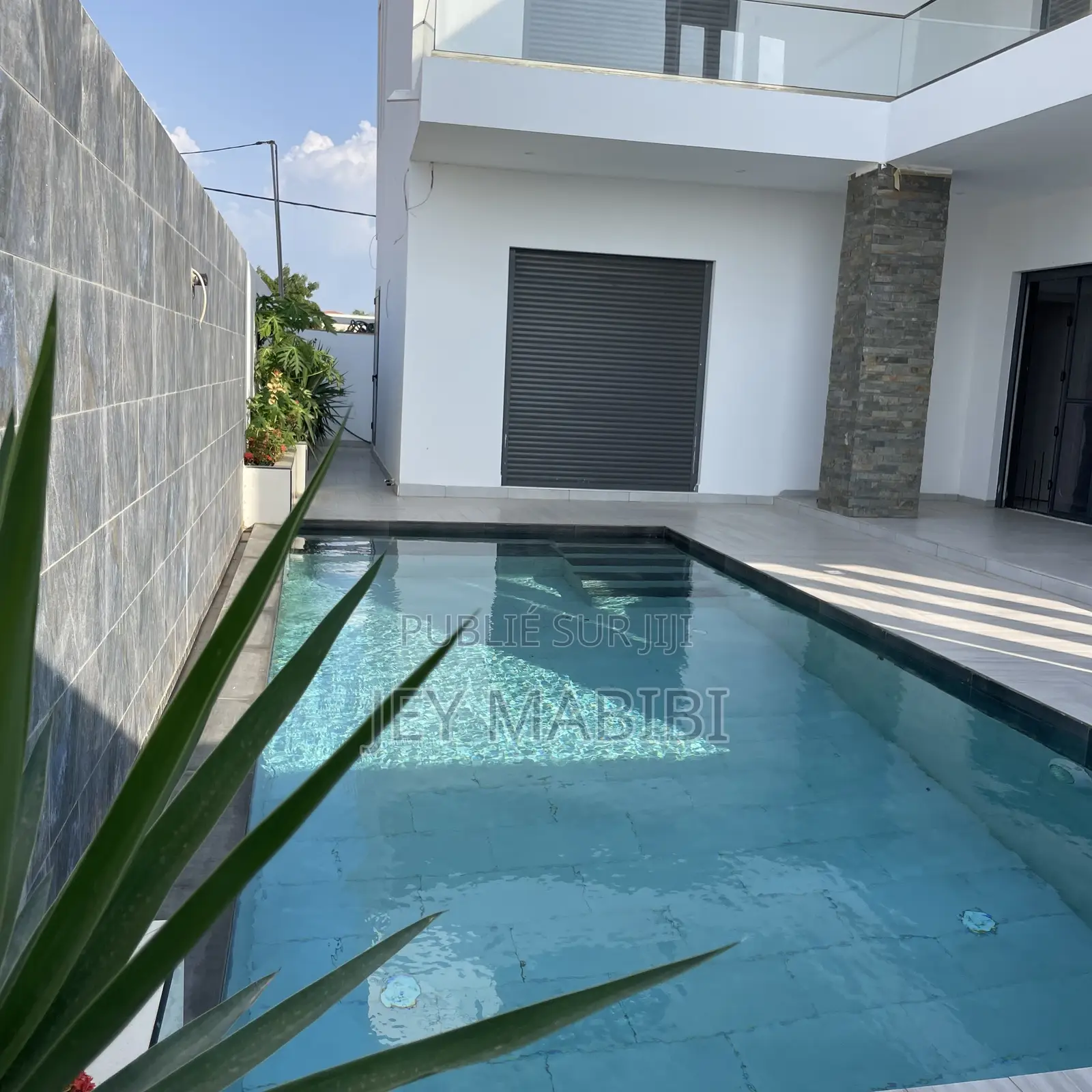 Meublé 4chbre Villa dans Thiès Sud à Vendre