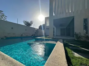 4chbre Villa dans Nguaparou, Thiès Sud à Vendre