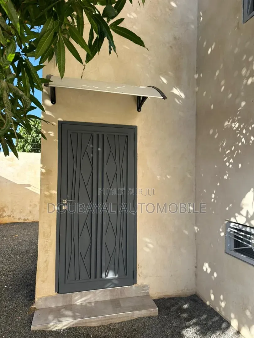 4chbre Villa dans Nguaparou, Thiès Sud à Vendre