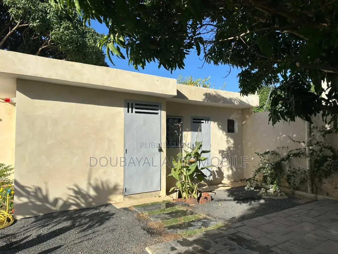 4chbre Villa dans Nguaparou, Thiès Sud à Vendre