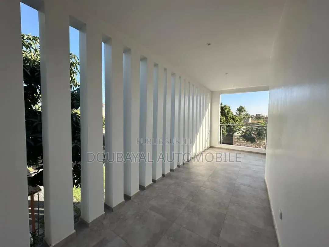 4chbre Villa dans Nguaparou, Thiès Sud à Vendre