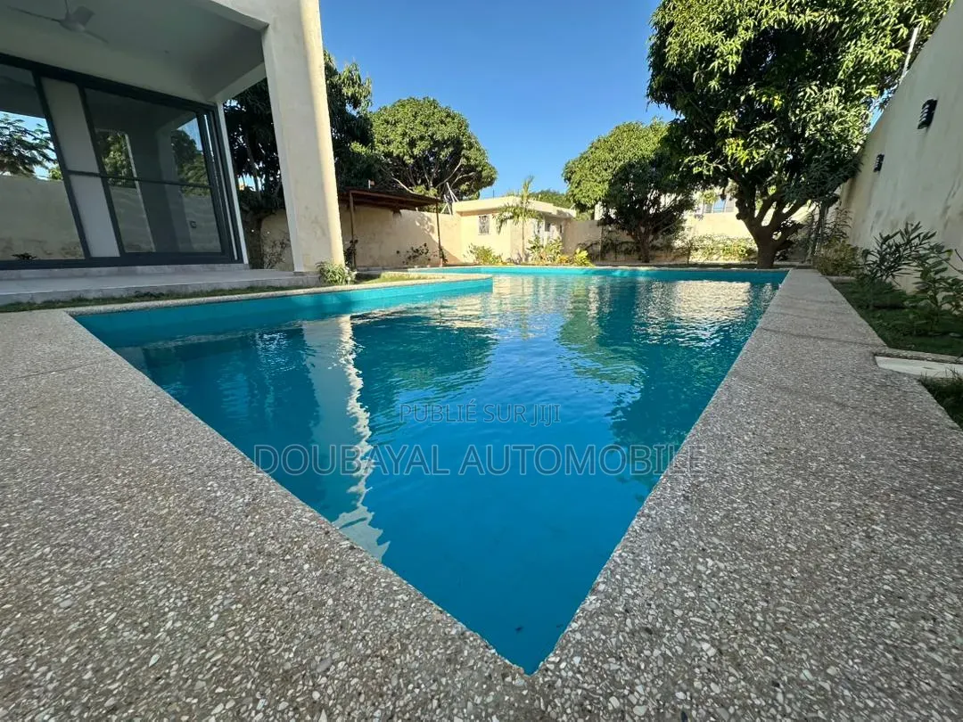 4chbre Villa dans Nguaparou, Thiès Sud à Vendre