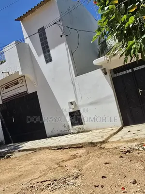 3chbre Villa dans Gran Mbour, Thiès Sud à Vendre