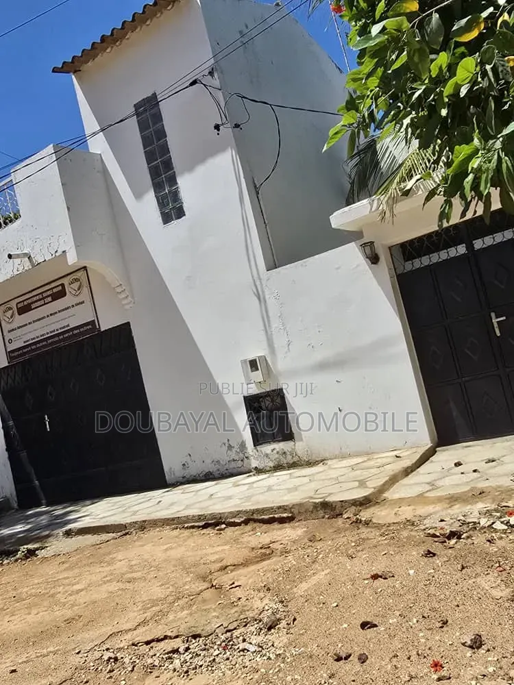 3chbre Villa dans Gran Mbour, Thiès Sud à Vendre
